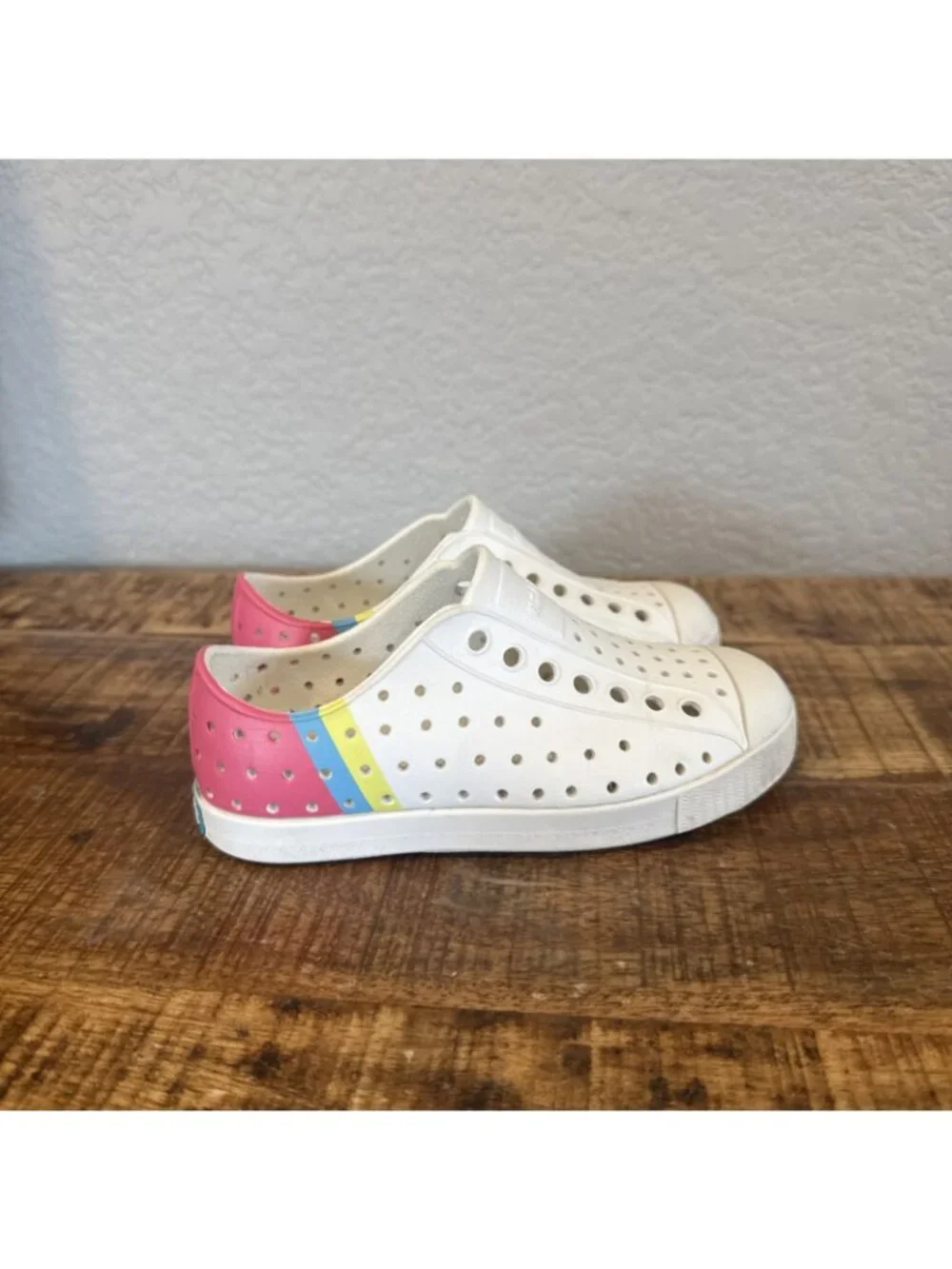 NATIVE Jefferson Toddler Size C10 Boxfish Slip On Play Rubber Shoes - White Pink